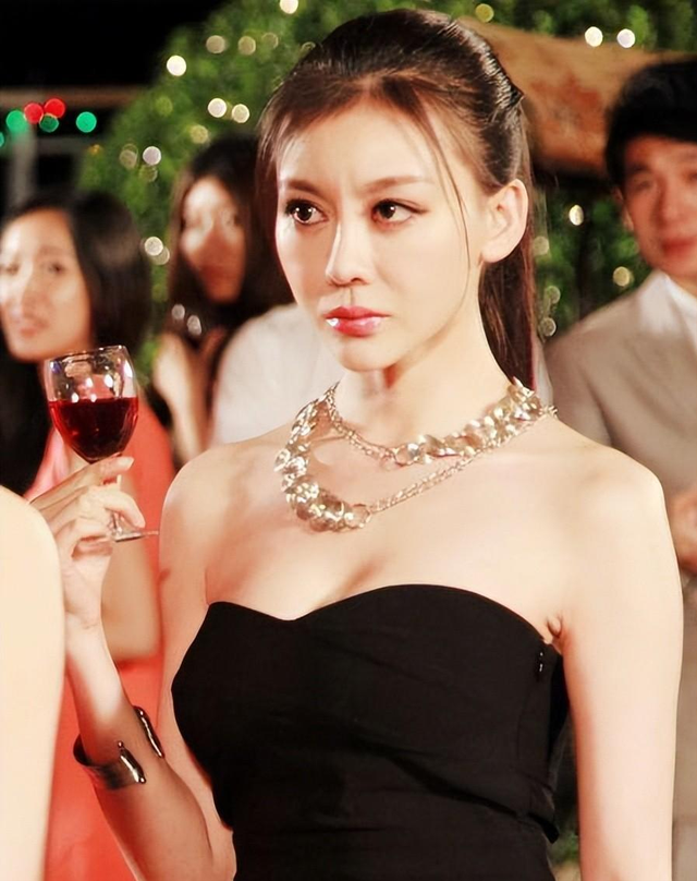 曾经也是美丽明艳,却因整容毁掉一切,这6位女星全是反面案例!