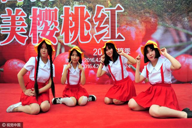 真人版樱桃小丸子太萌了，果园里边摘边吃完全停不下来！