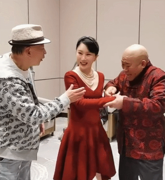 情歌唱将任静,女歌手榜样!凭实力与韦唯抛弃的付笛声住上亿豪宅