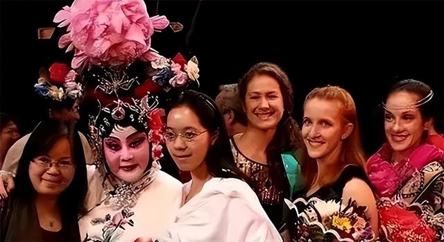 齐淑芳抛弃丈夫赴美演出不归，年老回国却说：是为了弘扬国粹。