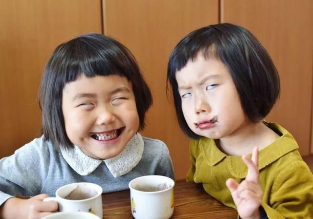 她拍下女儿最丑的照片，却意外走红，网友：绝对是亲妈