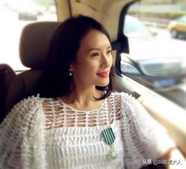 章子怡前男友火了!洋媳妇北大博士肤白貌美,混血龙凤胎实在太萌
