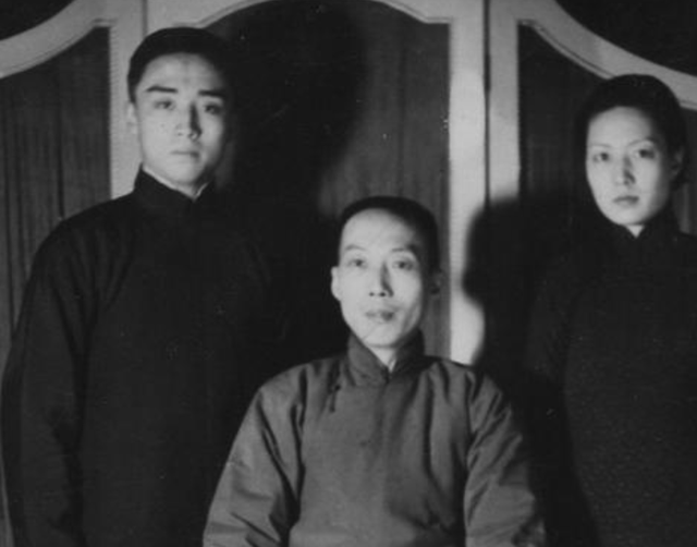 唯一儿子被保姆摔死,余叔岩无子送终,死后妻子焚烧他的珍贵遗物