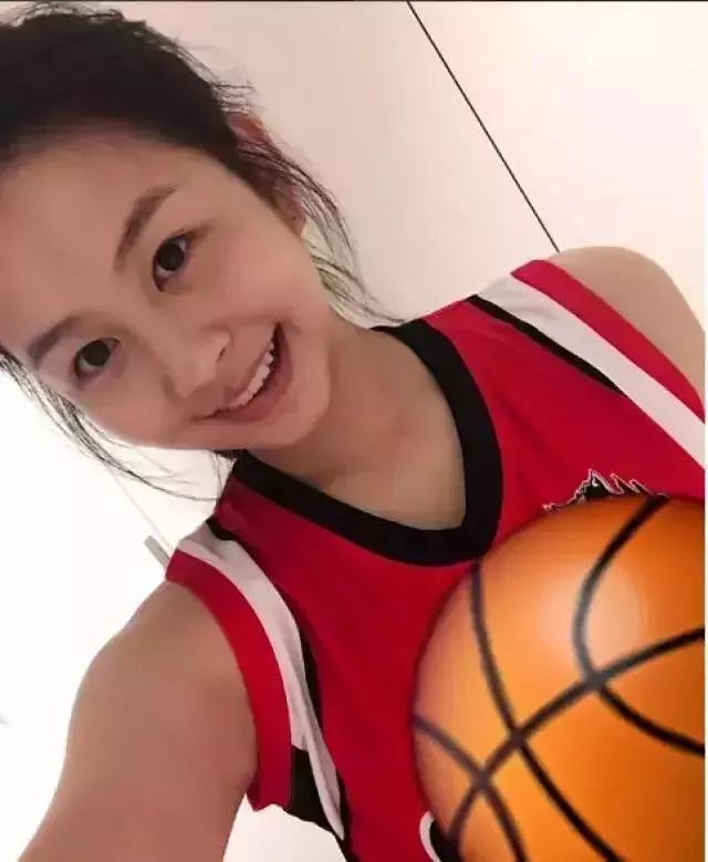 林青霞18岁女儿素颜照曝光,被夸像妈妈!马上有网友不同意了