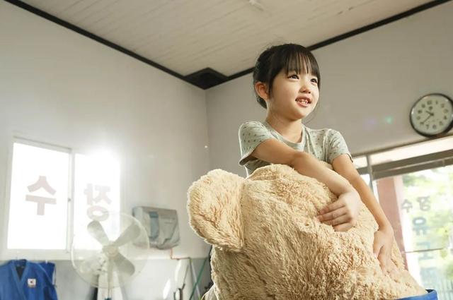奇幻喜剧电影片《奇妙幽灵》由马东锡、金英光和李瑜瑛担任主演