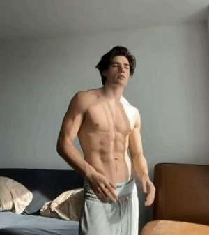 wyatt(今年20岁的肌肉男模，看着他做什么事都让我疯狂)