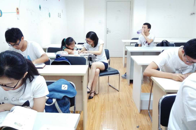前山东台主持人开补习班,因扰民被举报,网友:该