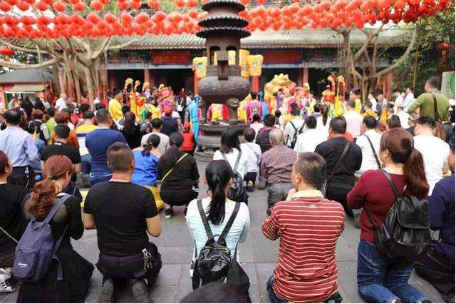 19年被绑架的陆万祯有多壕?道长父亲3.75亿包山头,母亲15家公司