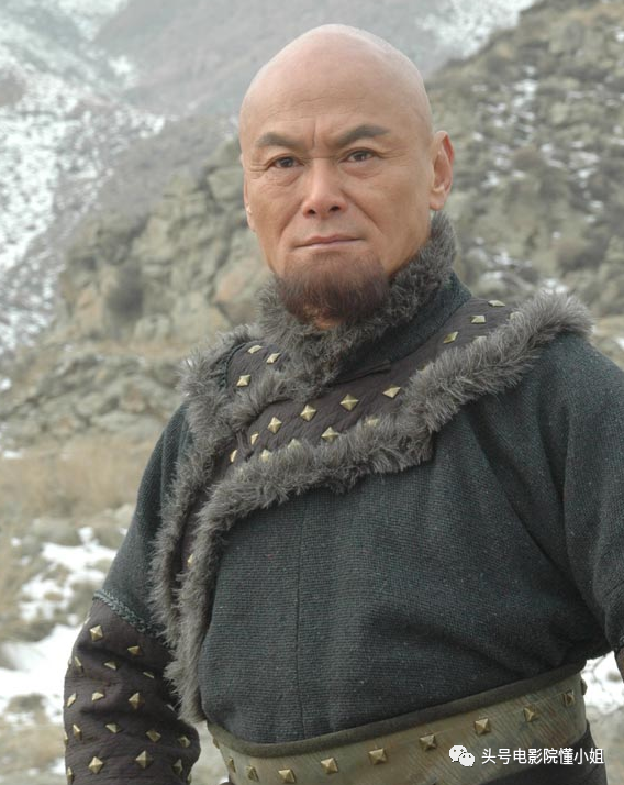 刘家辉中风10年露面,轮椅代步,败给成龙的《醉拳3》令人叹息