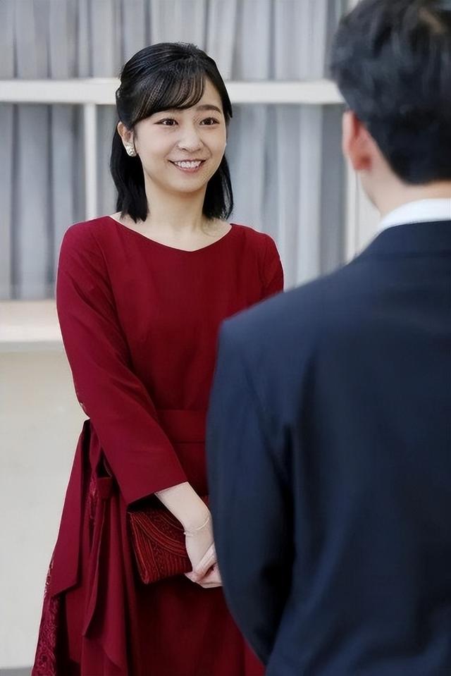 日本皇室姐妹花:佳子公主漂亮30岁未嫁,爱子公主无缘皇位反被困