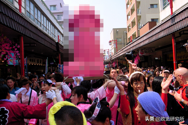 每年创收700亿美元,AV电影风靡全球,日本色情业为何如此发达?