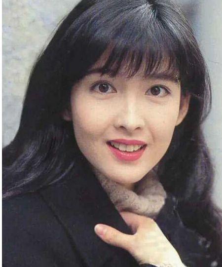 周慧敏50多岁依然貌美如少女,为了冻龄一辈子没有生孩子