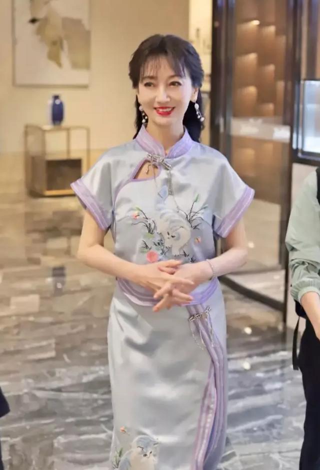 从白素贞到时尚女王,赵雅芝70岁冻龄真相