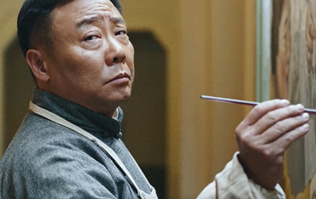 《暗夜与黎明》老默哭了,尊敬十年的恩人,竟是自己的仇人