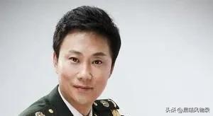 耿为华携新婚娇妻甜蜜回乡过年：幸福溢于言表，羡煞旁人