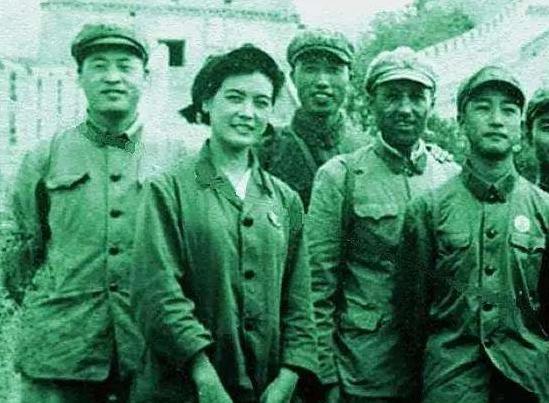 杨雅琴:八一厂花旦,《苦菜花》美丽娟子,葬礼上两任丈夫都不来