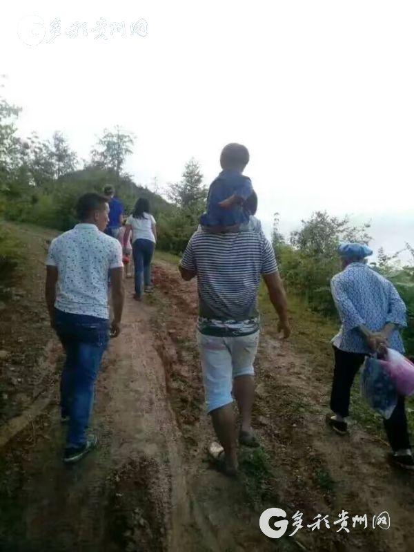 易地扶贫搬迁户杨三妹的一天