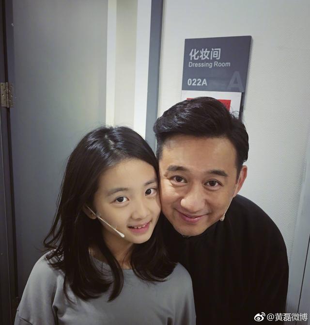 黄磊承认“确实很喜欢迪丽热巴”,引本尊高情商回应