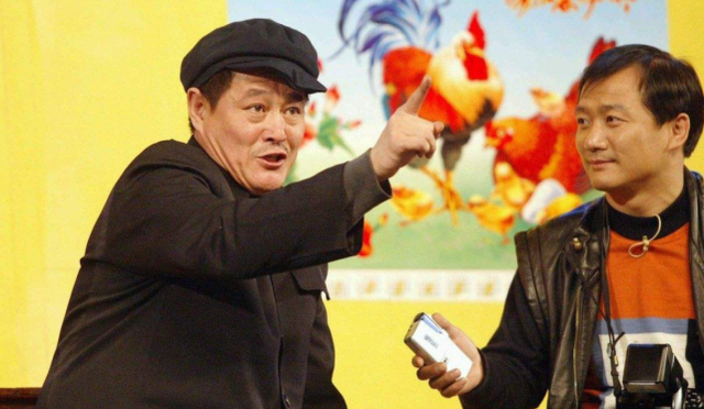 64岁赵本山正式退休!已卸任董事长职务,近照曝光头发花白显疲惫