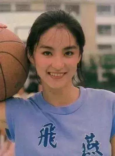 林青霞18岁女儿素颜照曝光,被夸像妈妈!马上有网友不同意了