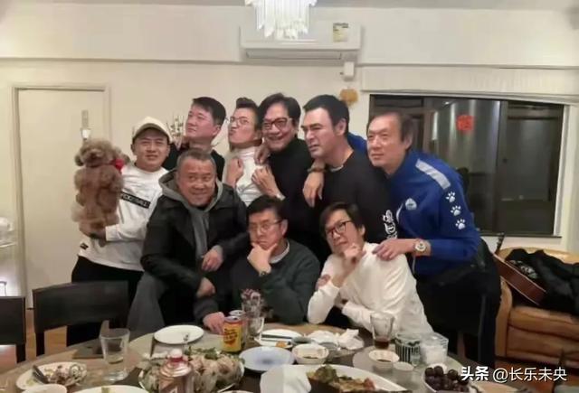 钟镇涛72岁生日时在家豪饮