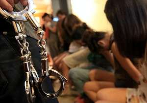 乱淫电影(内蒙一女子，与多名男子聚众淫乱，被捕后称：我这是性自由)