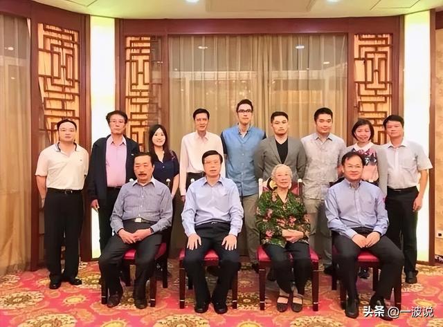 不一样的刘德华妻舅陈志远,为高龄老母洗脚,董事会清一色娘子军