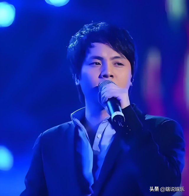 15岁开演唱会,凭一首歌赚2亿,拒绝春晚邀约,却没人说他耍大牌