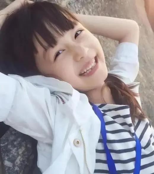 赵薇“女儿”3岁演公主,7岁被全网禁止整容,如今17岁美得不敢认