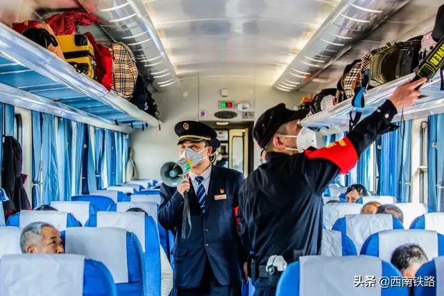 列车长顾雪峰:危难时刻,我不上谁上?
