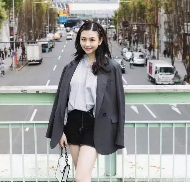 林青霞18岁女儿素颜照曝光,被夸像妈妈!马上有网友不同意了