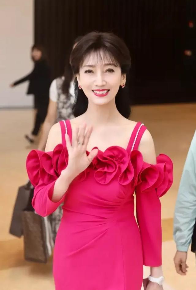 从白素贞到时尚女王,赵雅芝70岁冻龄真相