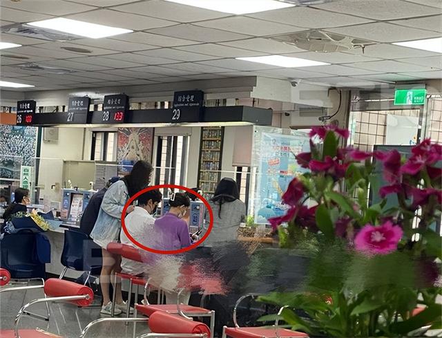 恭喜!陈乔恩艾伦登记结婚,42岁的陈乔恩现场大喊四字全程带笑