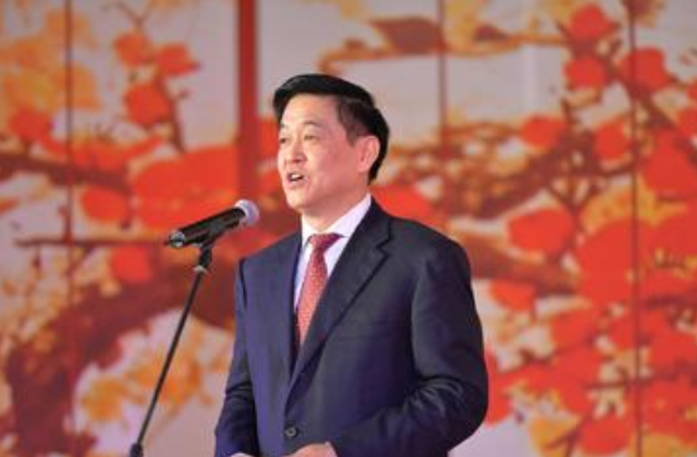 00年,岳阳书记离任时,却猛然发现自己连市委大门都走不出,为何