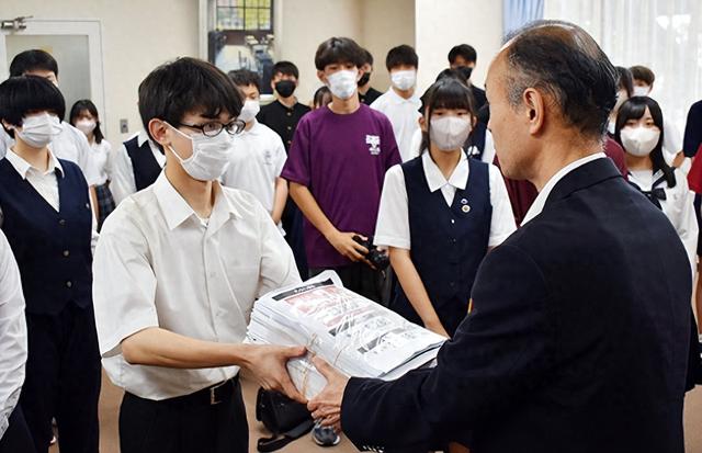 日本高中生抗议男女同校制度游行,独立学校魅力何在?