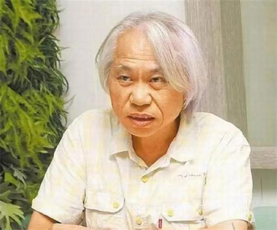 9年过去,因“爷孙恋”走红的林靖恩,已失去纯真笑容,一脸疲惫