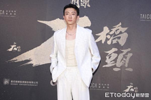怀秋爸爸离世!深夜PO父亲旧照「忍悲7字告别」出席活动没曝异状