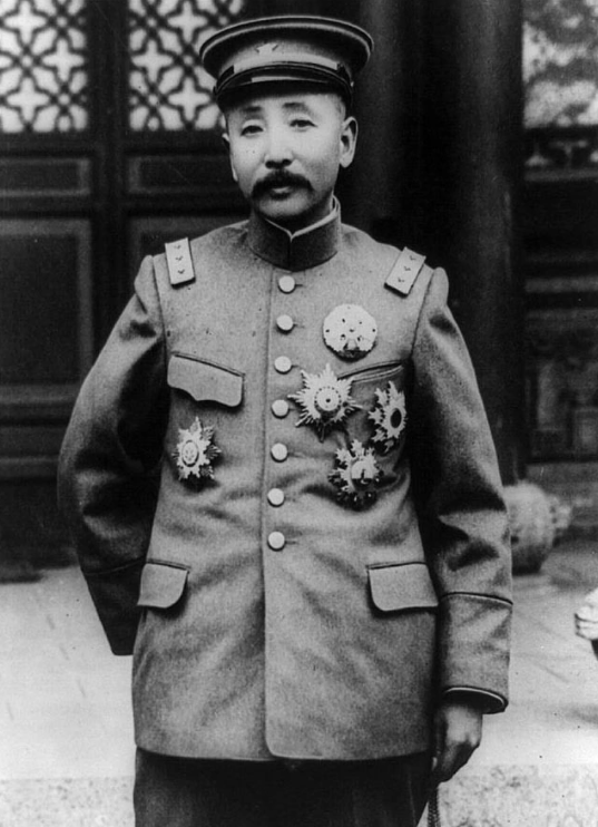 这三位共产党员均出自军阀世家：她曾获朱德赐名，却遭亲大伯杀害