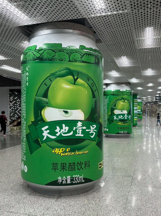 北大“屠夫”:卖猪身价百亿,送乡亲200多套别墅,却说不敢回家