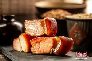 时间里(腊肉：时间里的乡愁，人情中的年味)