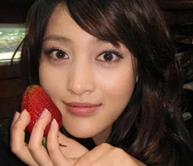 最美潘金莲：25 岁一夜成名，床戏销魂，情趣照曝光