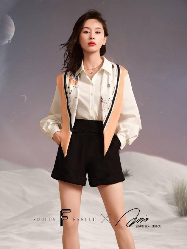 王子文首承认有孩子,晒合照表白儿子,经纪人表示其生父身份保密