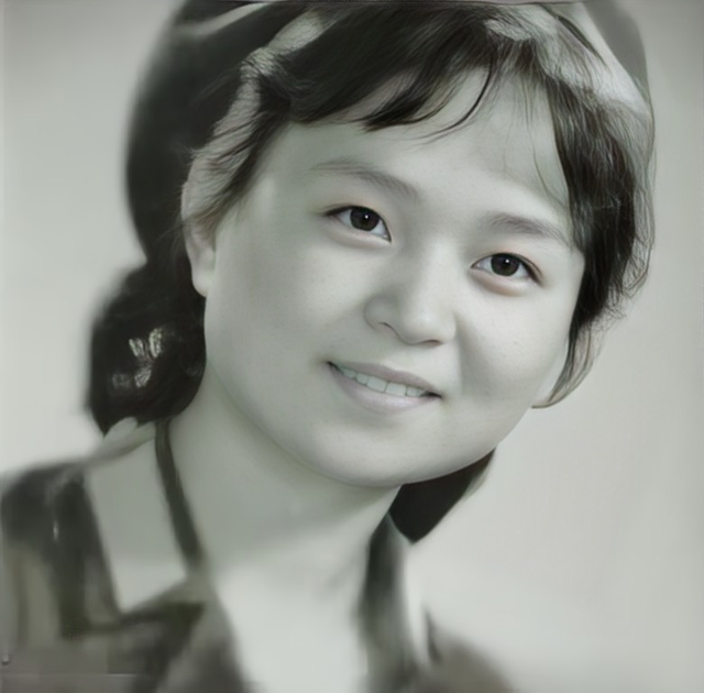 刘莉莉:30多岁相亲嫁圈外人,为家庭放弃事业,如今女儿成她骄傲