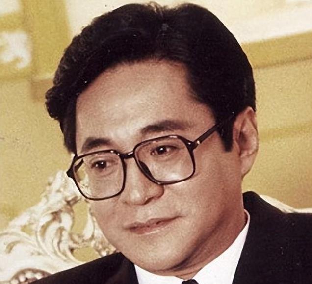 “岳不群”扮演者王伟:02年隐退加拿大,终因癌症低调告别舞台