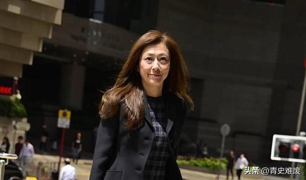 嫁入豪门27年与父母反目,为老公生下两子一女,结局却已注定