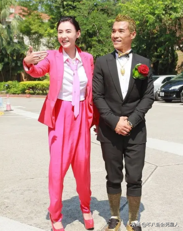 昙花一现的明星家属,靠姐姐出道,自己却没真本事,只能被淘汰