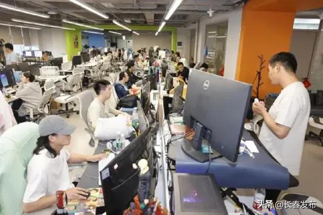 “90后”动漫人缘何扎根“茶啊冲”?
