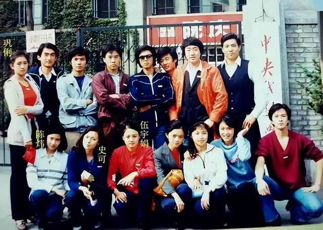 湖北演员史可,二婚远嫁大9岁瑞士亿万富翁,年轻时艳压巩俐!