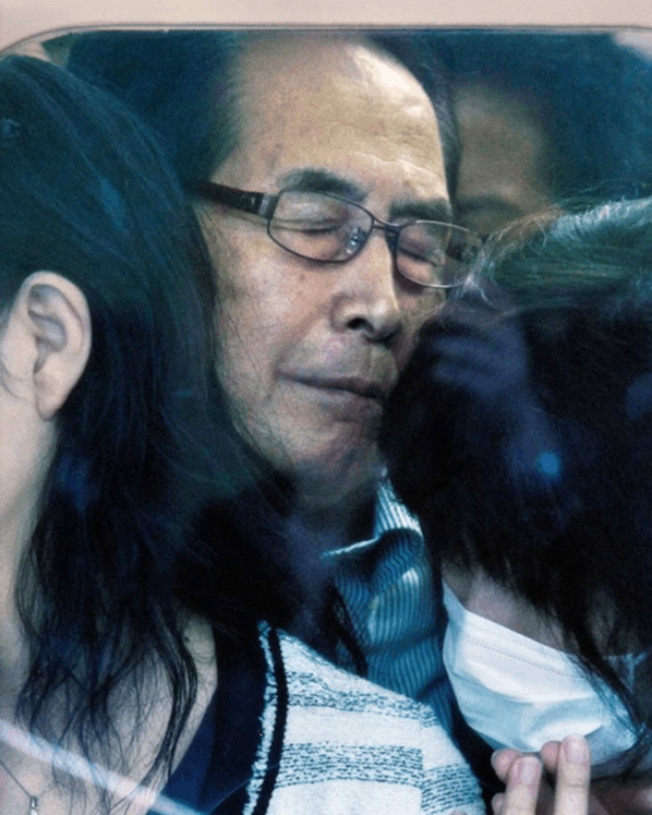日本痴汉偷拍女生裙底刚被放,欲切腹自杀又被抓:违反铳刀法