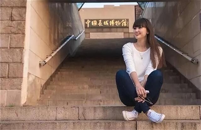 排球女神萨宾娜现状：离开日本，微整后更有韵味，当模特成白富美
